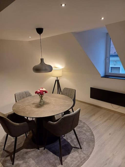 Apartman Ena Radiceva Zagreb Exteriör bild